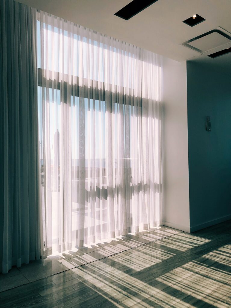 The Role of Curtains in Interior Decoration and Home Comfort